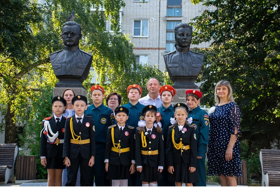 В Узловой почтили память выдающихся земляков.  В городе воинской доблести, почтили память о наших земляках, внесших вклад в обеспечение безопасности и процветания России.  Это событие является частью празднования 75-летия создания ядерного щита России, ко.