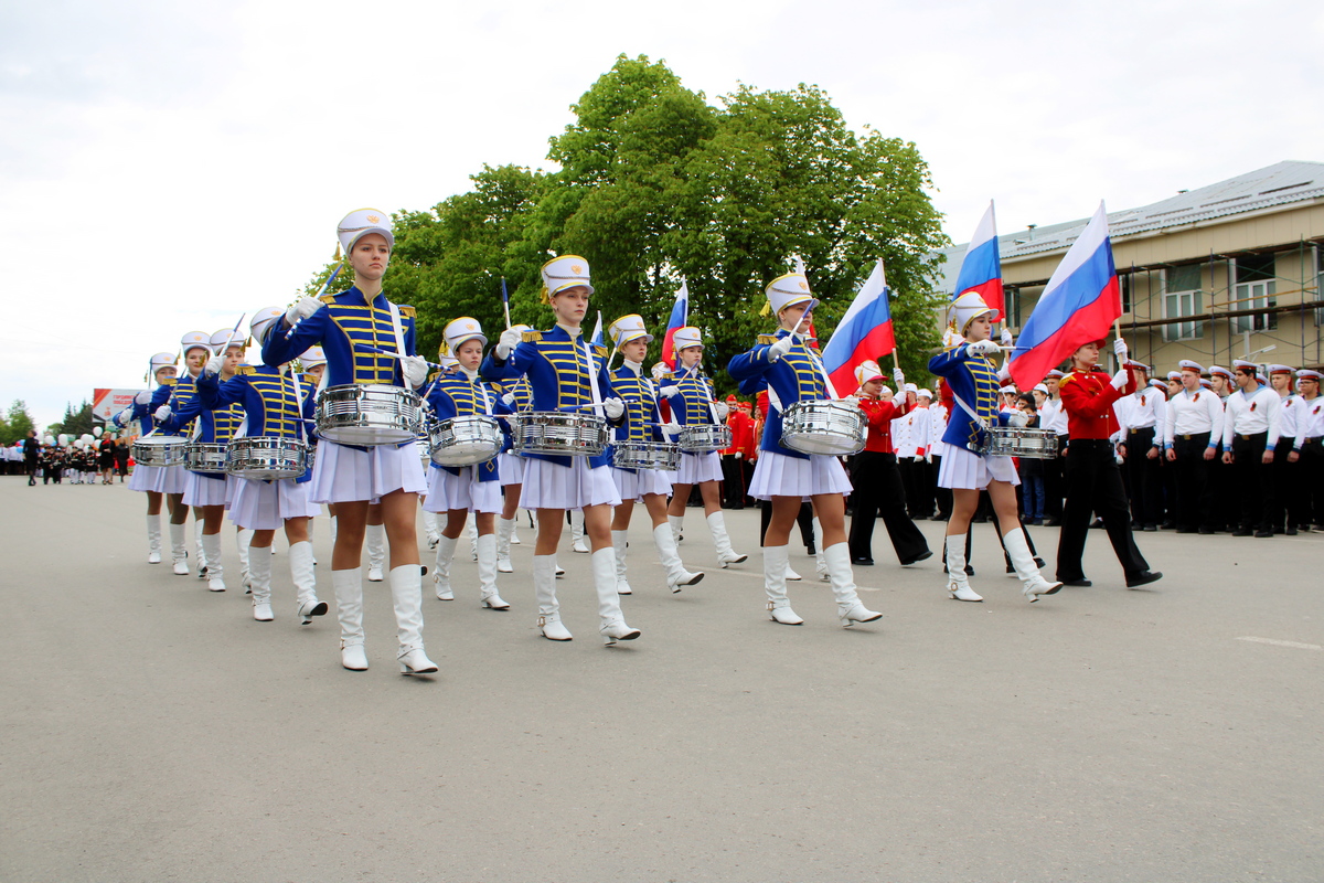 Узловские юнармейцы прошли парадным строем.
