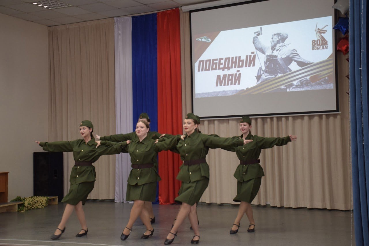 В железнодорожном техникуме - филиале Петербургского государственного университета путей сообщения состоялся праздничный концерт «Победный май».