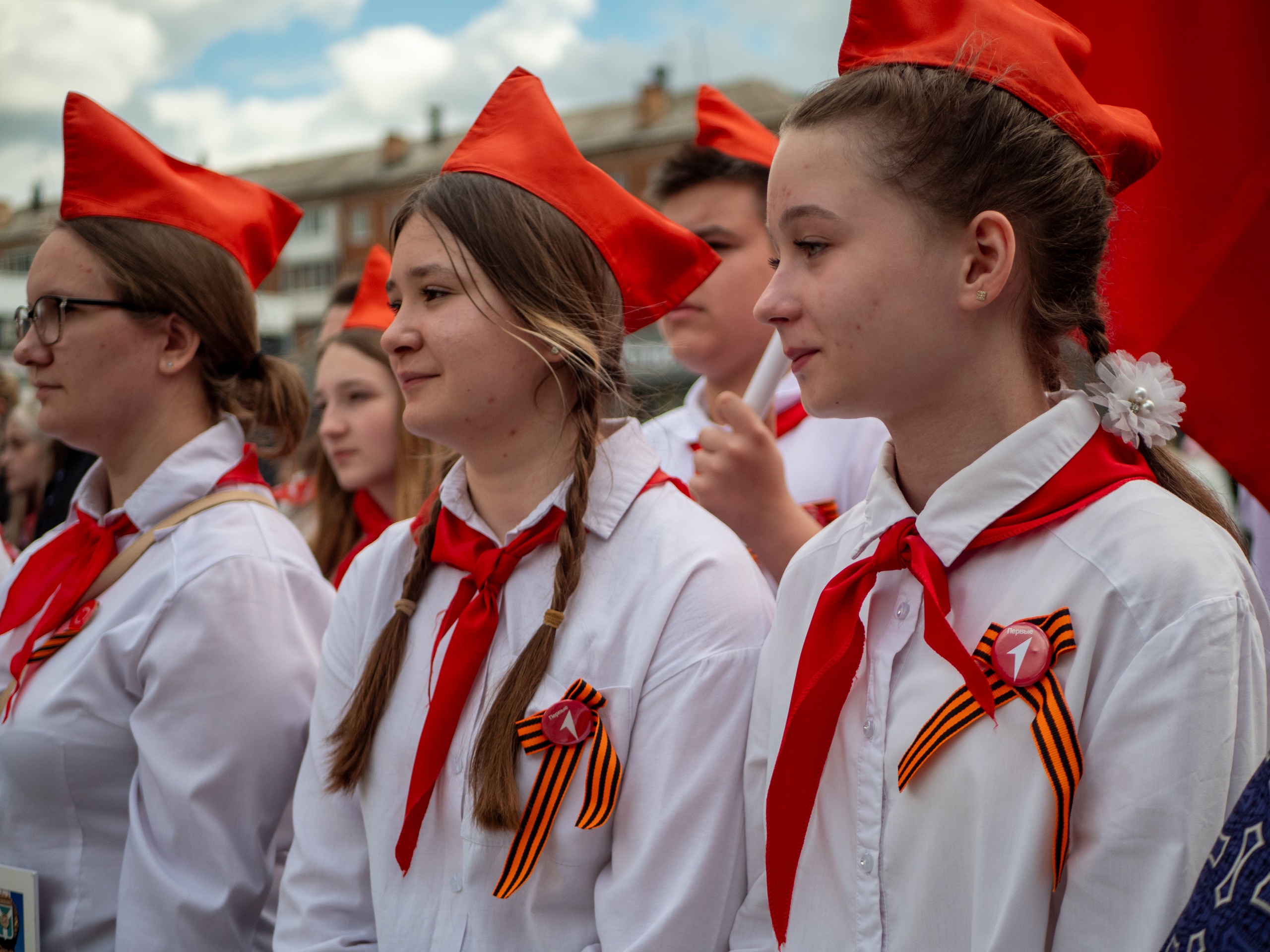 «Была весна — весна Победы».