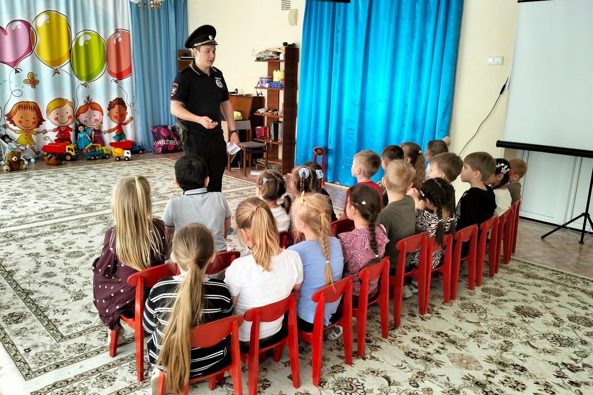 Узловским дошкольникам напомнили основные причины несчастных случаев на железной дороге.