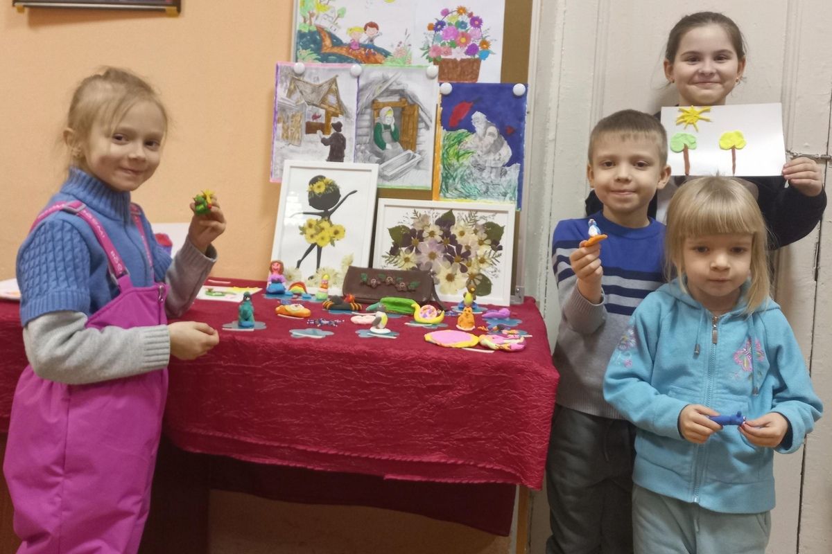 Узловчане подготовили выставку «Искусство объединяет».