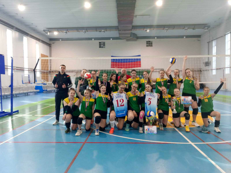 В ФОК «Узловая-Арена» прошёл турнир по волейболу среди девочек, посвящённый подвигу зенитчиц, защищавших город Узловую, и приуроченный к 80-летию Победы в Великой Отечественной войне. В ФОК «Узловая-Арена» прошёл турнир по волейболу среди девочек, посвящённый подвигу зенитчиц, защищавших город Узловую, и приуроченный к 80-летию Победы в Великой Отечественной войне.